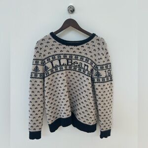 Vintage L.L. Bean Women's Cream and Navy Fisherman’s Lamb Wool Sweater